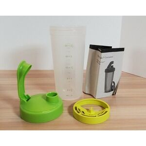 TUPPERWARE QUICK SHAKE CONTAINER SHAKER BLENDER 2 1/2CUP 600mL FLIPTOP GREEN NEW
